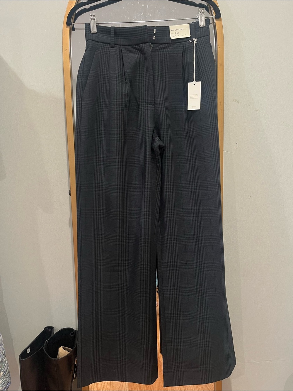 NWT Abercrombie & Fitch Black Plaid Wide-Leg Trousers (size 27/4 R)